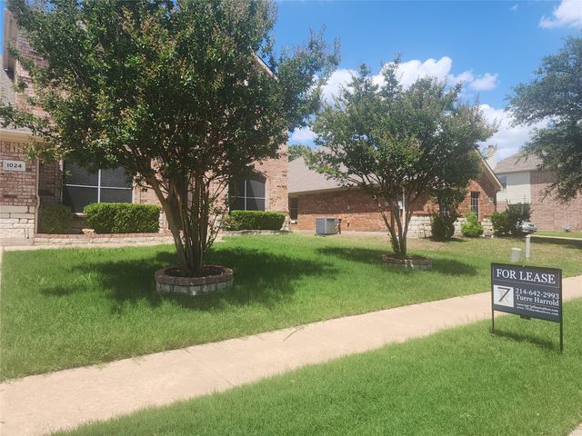 1024 Fair Oaks Drive, Grand Prairie, TX 75052