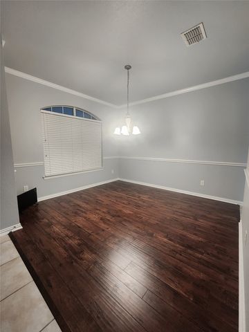1024 Fair Oaks Drive, Grand Prairie, TX 75052