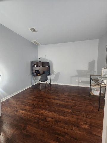 1024 Fair Oaks Drive, Grand Prairie, TX 75052
