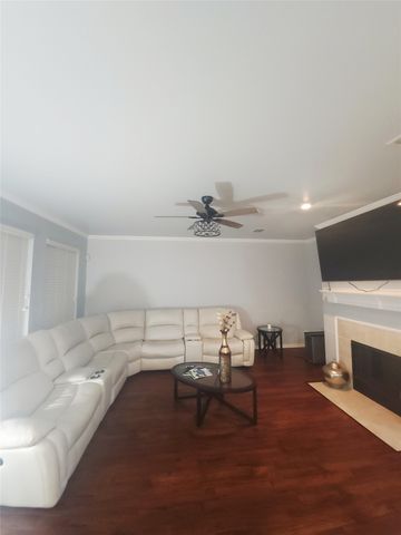 1024 Fair Oaks Drive, Grand Prairie, TX 75052