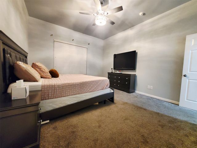 1024 Fair Oaks Drive, Grand Prairie, TX 75052