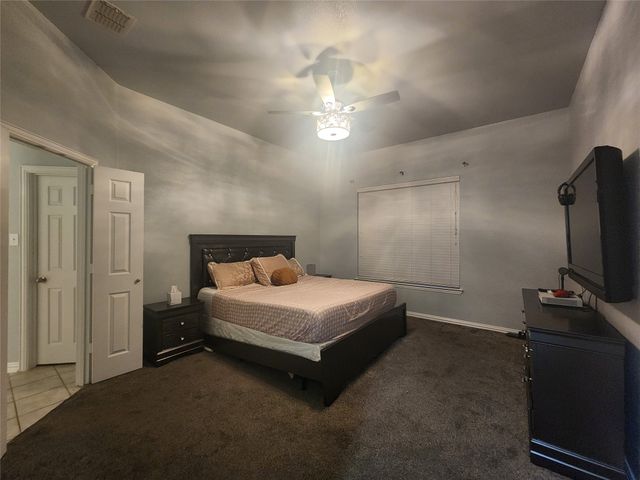 1024 Fair Oaks Drive, Grand Prairie, TX 75052