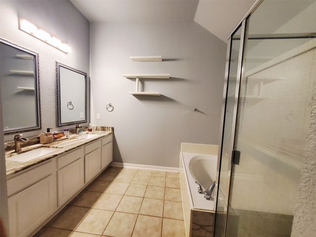 1024 Fair Oaks Drive, Grand Prairie, TX 75052