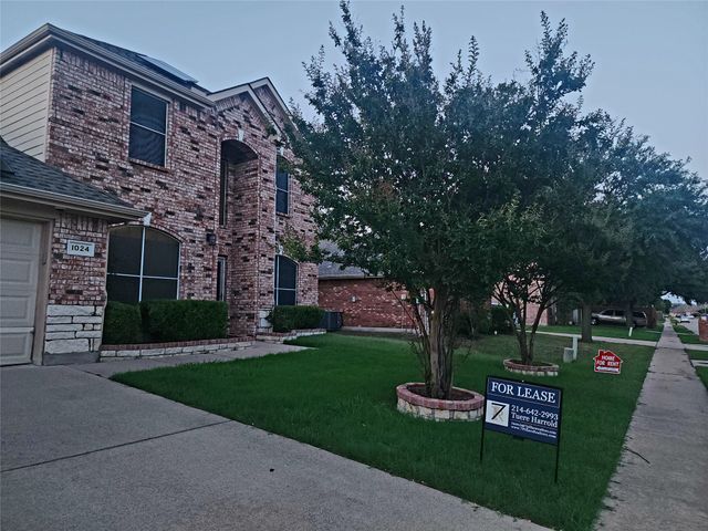 1024 Fair Oaks Drive, Grand Prairie, TX 75052
