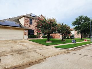 1024 Fair Oaks Drive, Grand Prairie, TX 75052