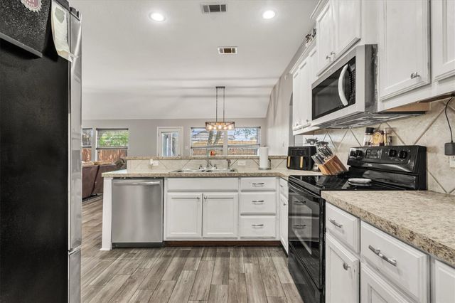 208 Cailin CT, Burnet, TX 78611