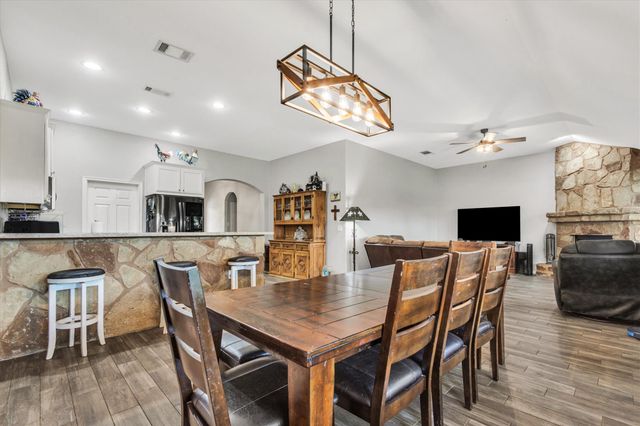 208 Cailin CT, Burnet, TX 78611