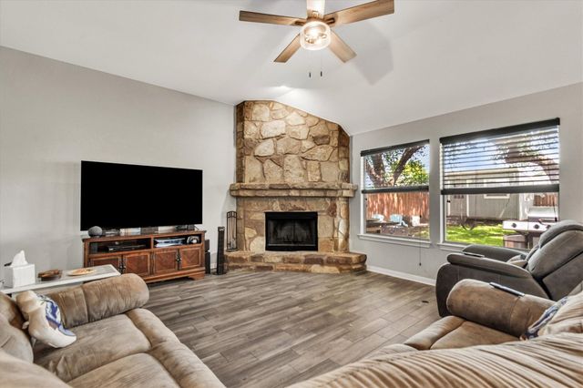 208 Cailin CT, Burnet, TX 78611