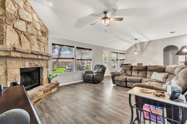 208 Cailin CT, Burnet, TX 78611