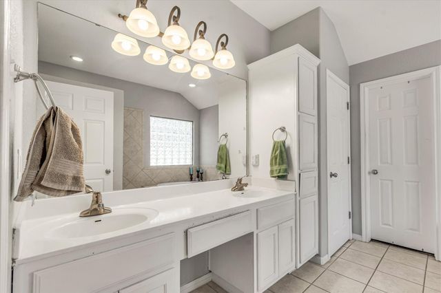 208 Cailin CT, Burnet, TX 78611