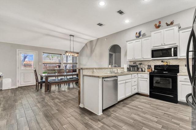 208 Cailin CT, Burnet, TX 78611