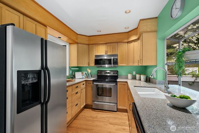 3835 25th Avenue W, Seattle, WA 98199