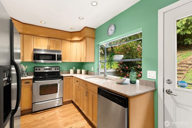 3835 25th Avenue W, Seattle, WA 98199