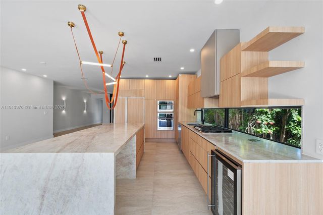 550 S Shore Dr, Miami Beach, FL 33141