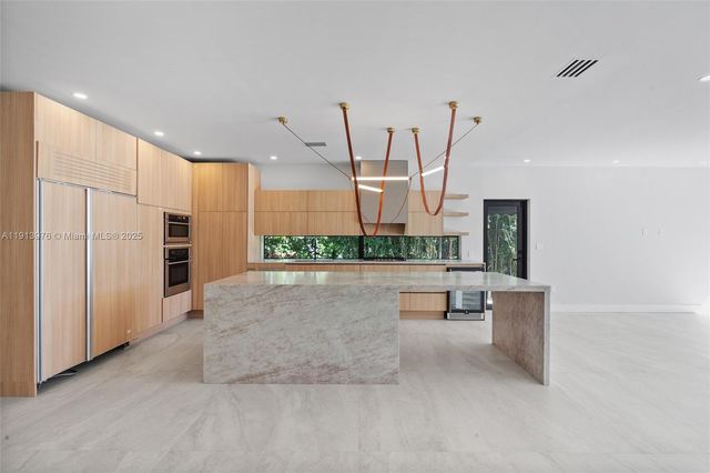 550 S Shore Dr, Miami Beach, FL 33141