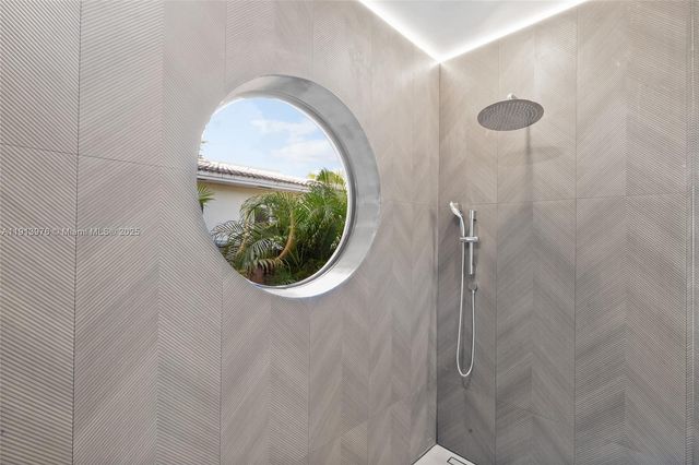 550 S Shore Dr, Miami Beach, FL 33141