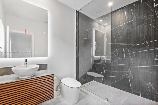 550 S Shore Dr, Miami Beach, FL 33141