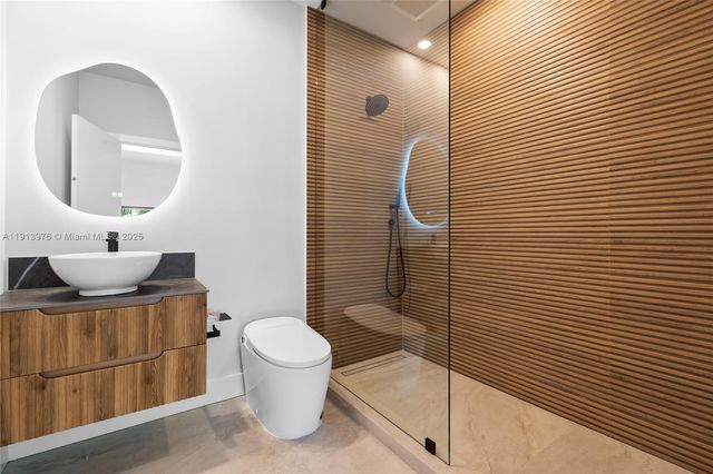 550 S Shore Dr, Miami Beach, FL 33141