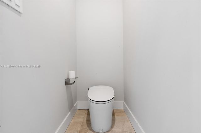 550 S Shore Dr, Miami Beach, FL 33141