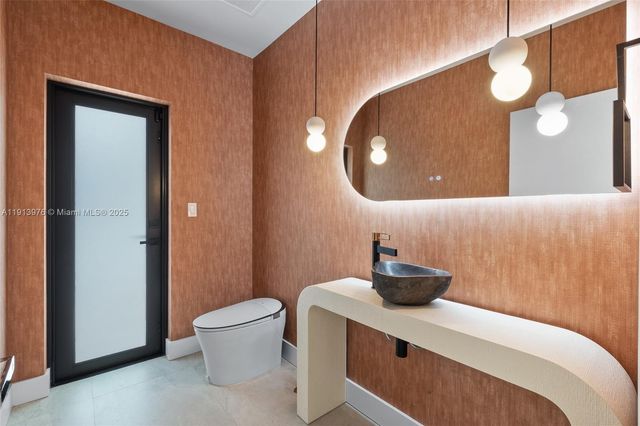 550 S Shore Dr, Miami Beach, FL 33141