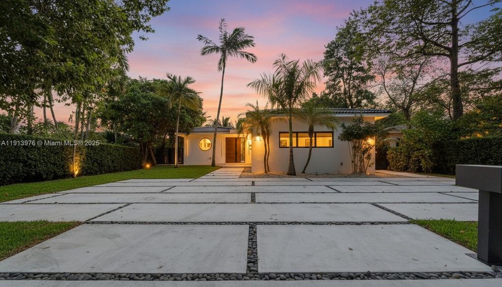 550 S Shore Dr, Miami Beach, FL 33141