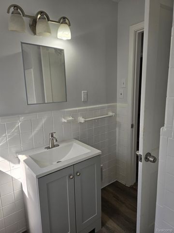 1713 DREXEL Street, Dearborn, MI 48128