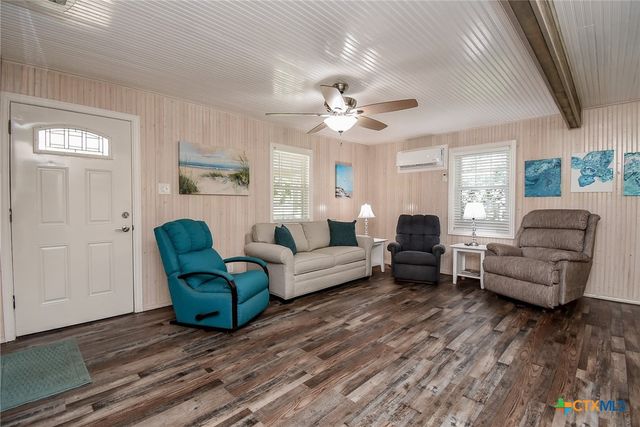 1678 Bayview Drive, Palacios, TX 77465