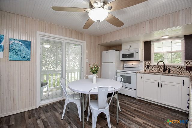 1678 Bayview Drive, Palacios, TX 77465