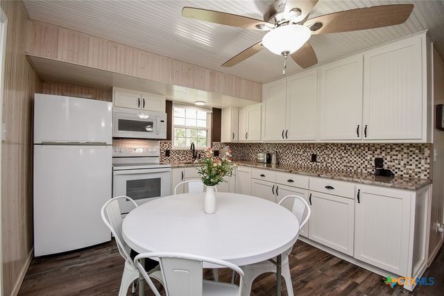 1678 Bayview Drive, Palacios, TX 77465