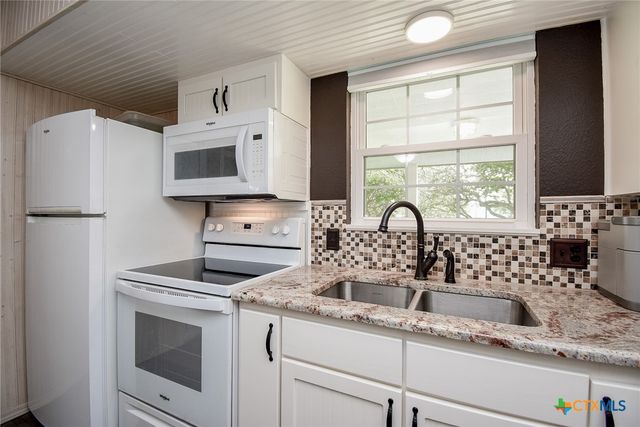 1678 Bayview Drive, Palacios, TX 77465