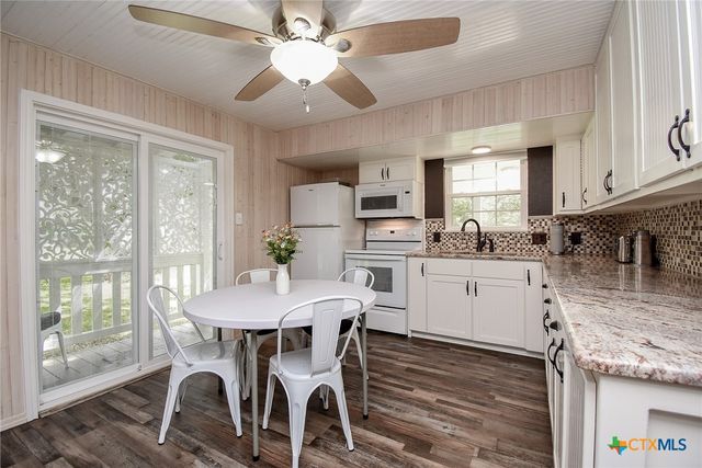 1678 Bayview Drive, Palacios, TX 77465