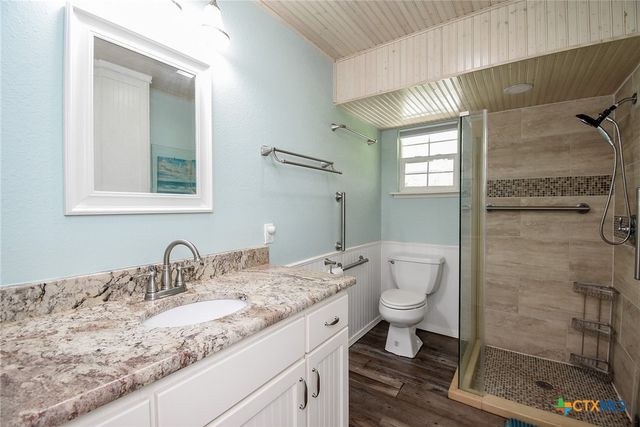 1678 Bayview Drive, Palacios, TX 77465