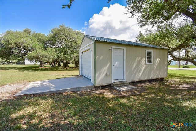 1678 Bayview Drive, Palacios, TX 77465