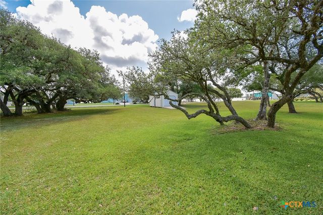 1678 Bayview Drive, Palacios, TX 77465