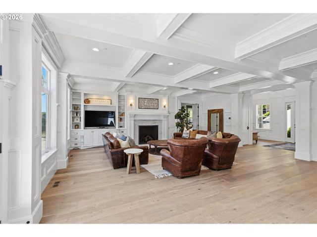 25125 Sw PETES MOUNTAIN Rd, West Linn, OR 97068