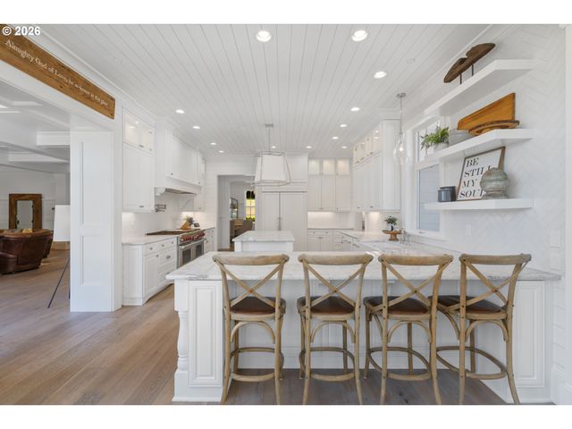 25125 Sw PETES MOUNTAIN Rd, West Linn, OR 97068