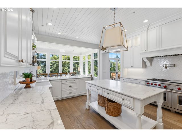 25125 Sw PETES MOUNTAIN Rd, West Linn, OR 97068