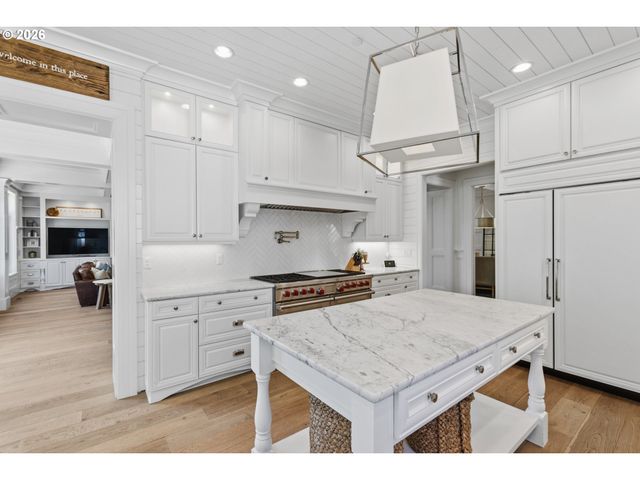 25125 Sw PETES MOUNTAIN Rd, West Linn, OR 97068