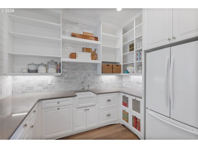 25125 Sw PETES MOUNTAIN Rd, West Linn, OR 97068