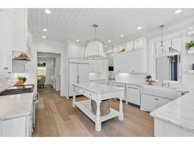 25125 Sw PETES MOUNTAIN Rd, West Linn, OR 97068