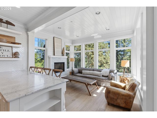 25125 Sw PETES MOUNTAIN Rd, West Linn, OR 97068