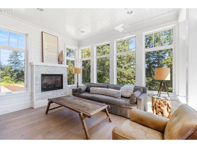 25125 Sw PETES MOUNTAIN Rd, West Linn, OR 97068
