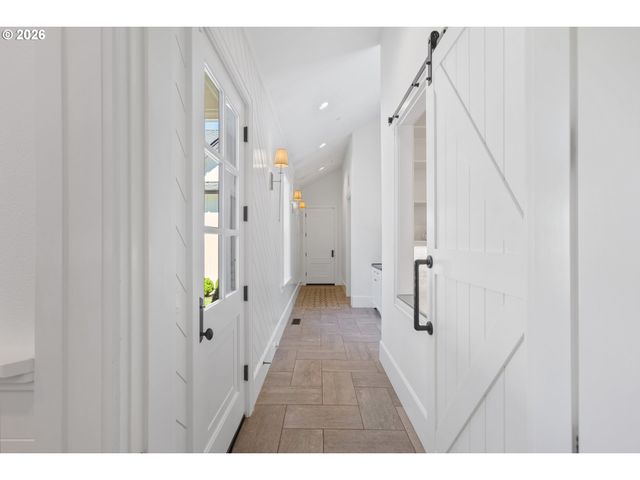 25125 Sw PETES MOUNTAIN Rd, West Linn, OR 97068