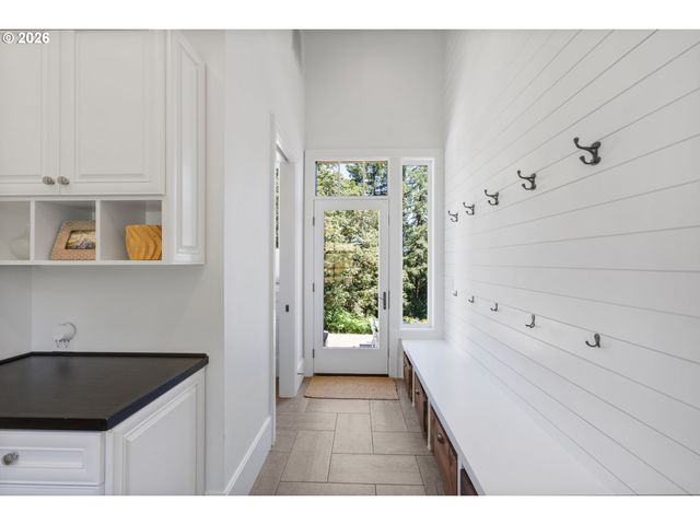 25125 Sw PETES MOUNTAIN Rd, West Linn, OR 97068