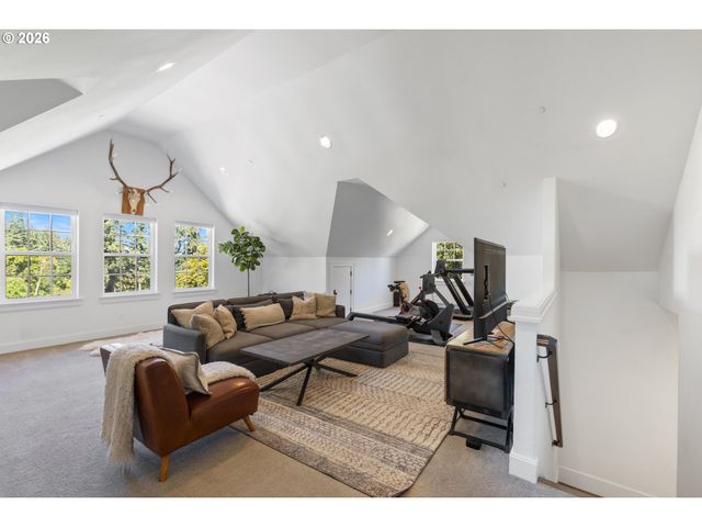 25125 Sw PETES MOUNTAIN Rd, West Linn, OR 97068