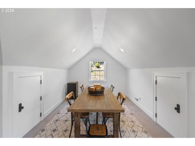 25125 Sw PETES MOUNTAIN Rd, West Linn, OR 97068