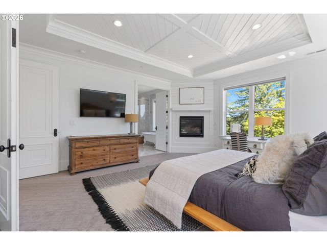 25125 Sw PETES MOUNTAIN Rd, West Linn, OR 97068