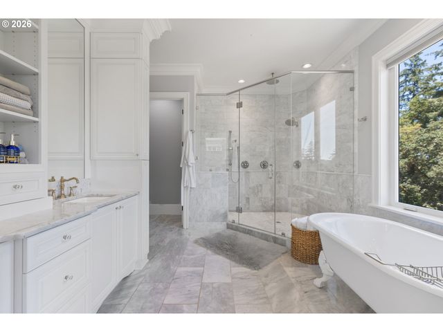 25125 Sw PETES MOUNTAIN Rd, West Linn, OR 97068