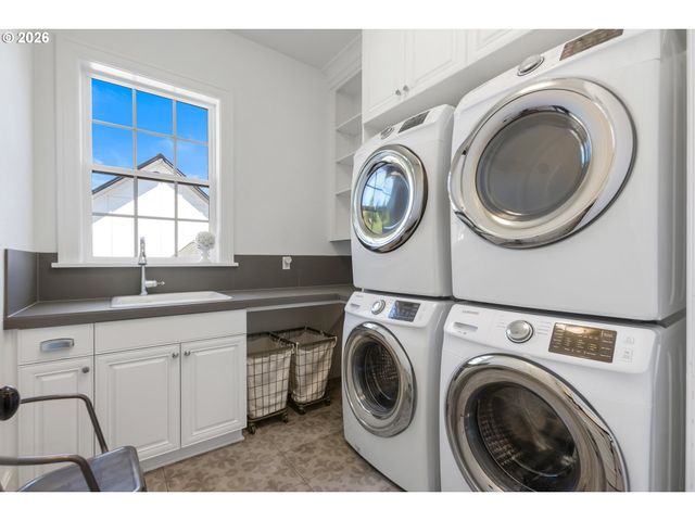 25125 Sw PETES MOUNTAIN Rd, West Linn, OR 97068