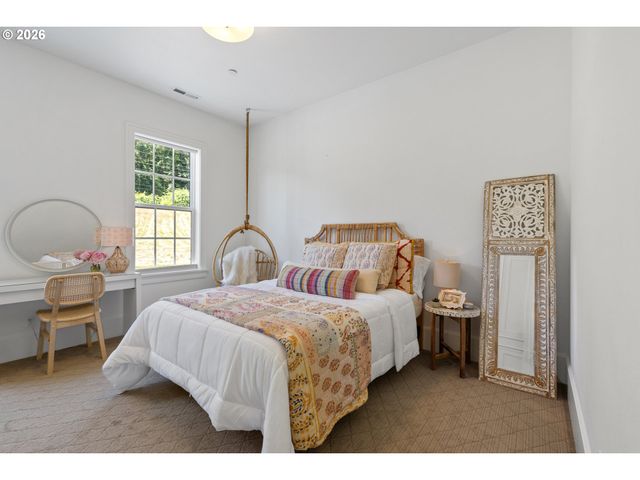 25125 Sw PETES MOUNTAIN Rd, West Linn, OR 97068